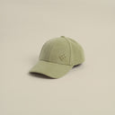 قبعة بشعار معدني