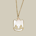 قلادة سيارة الصقر