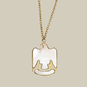 قلادة سيارة الصقر