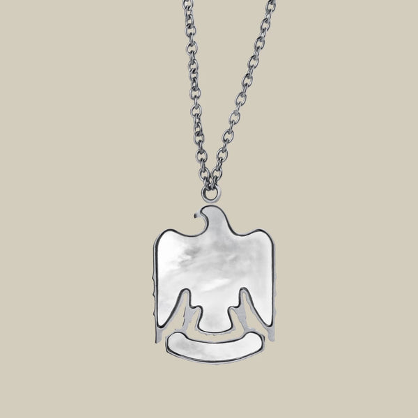 قلادة سيارة الصقر