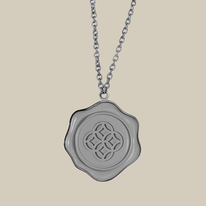 قلادة سيارة مغلقة