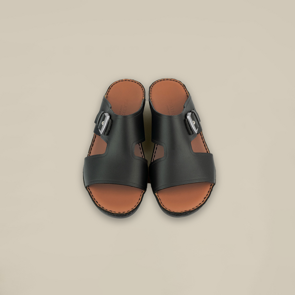 صندل المحارب ذو الإبزيم الجانبي