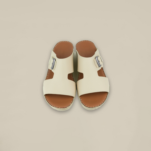 صندل المحارب ذو الإبزيم الجانبي