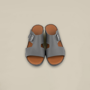 صندل المحارب ذو الإبزيم الجانبي