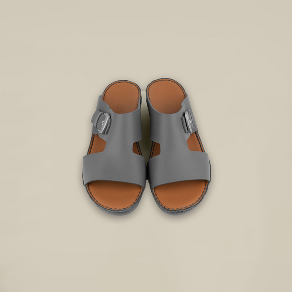 صندل المحارب ذو الإبزيم الجانبي