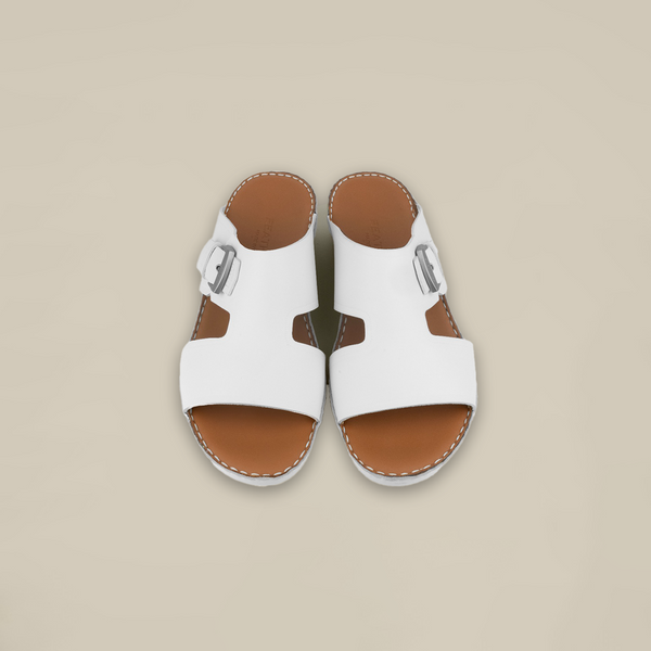 صندل المحارب ذو الإبزيم الجانبي