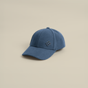 قبعة بشعار معدني