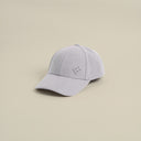 قبعة بشعار معدني