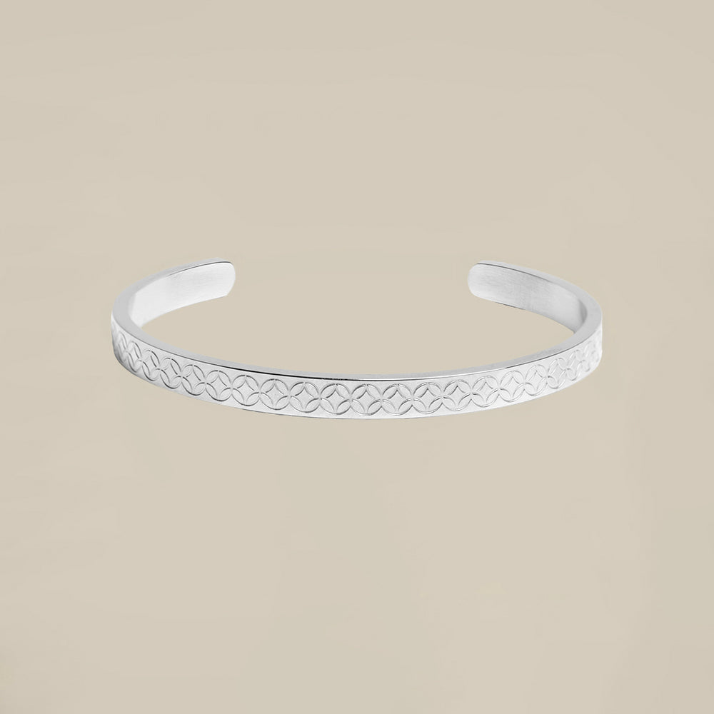 Ultra Delight silver bangle ©