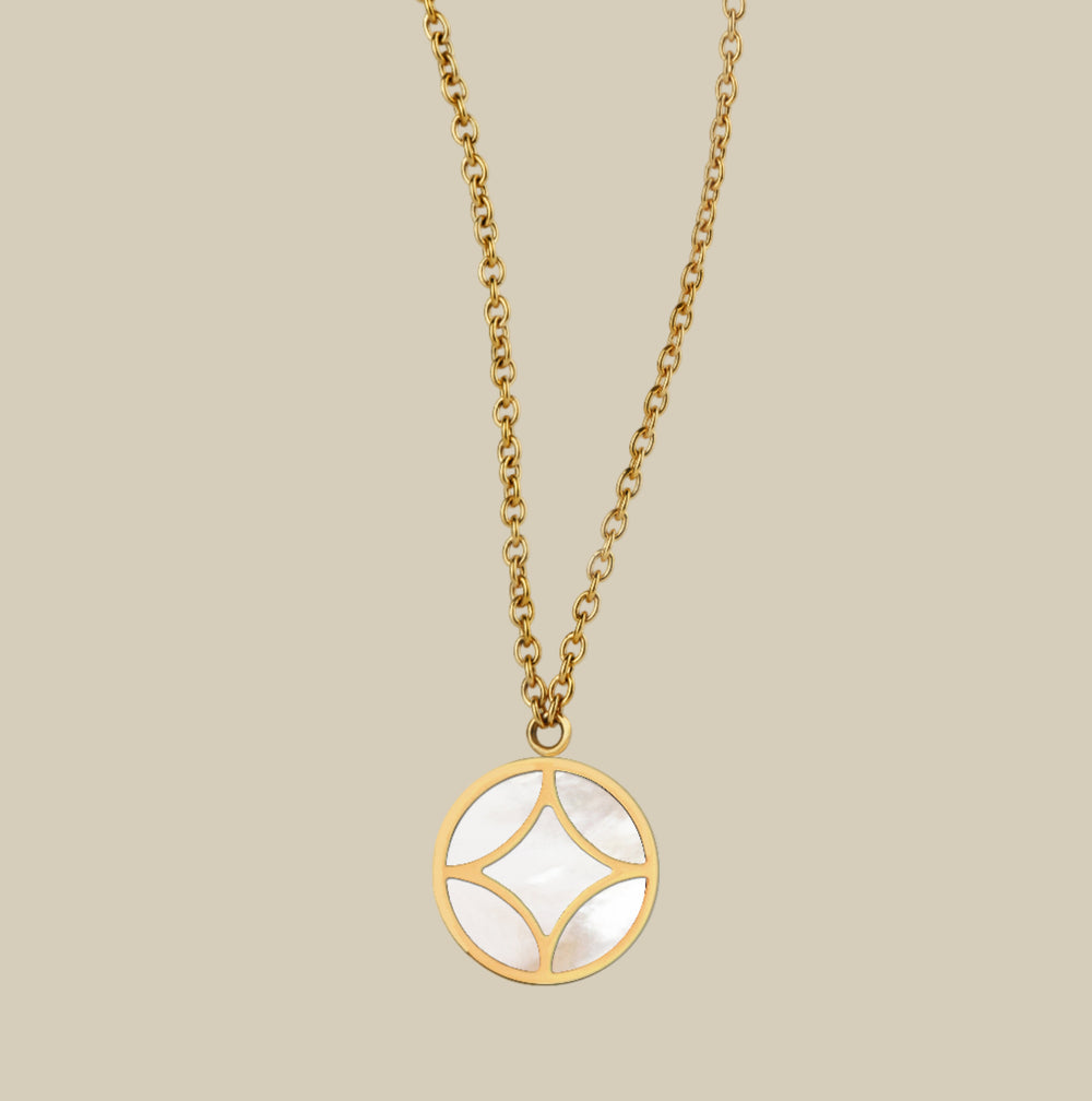 قلادة الثريا